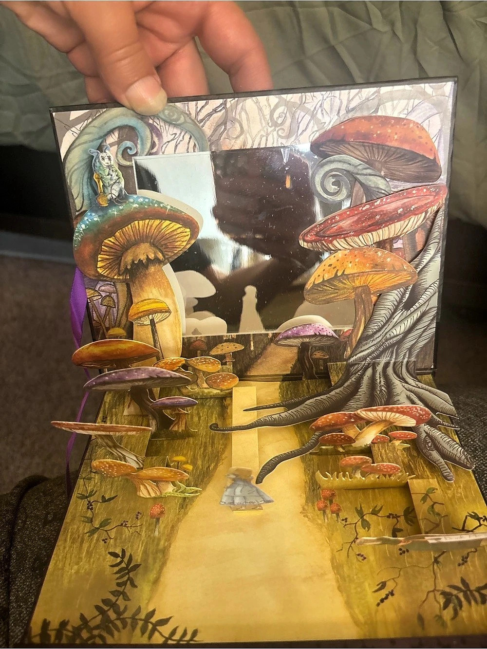 RARE! Urban Decay Alice in Wonderland Book of Shadows Eyeshadow Palette Multicol - Picture 2 of 5